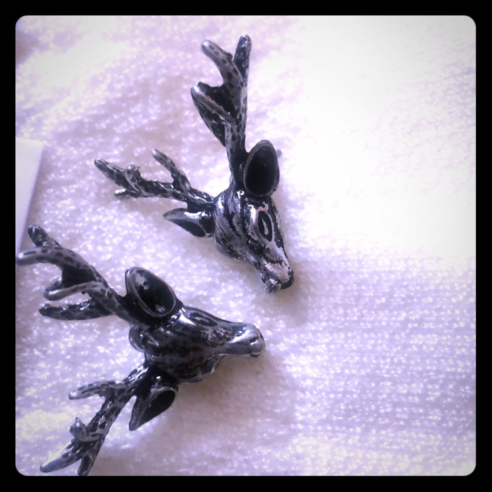 NWOT Deer head studs